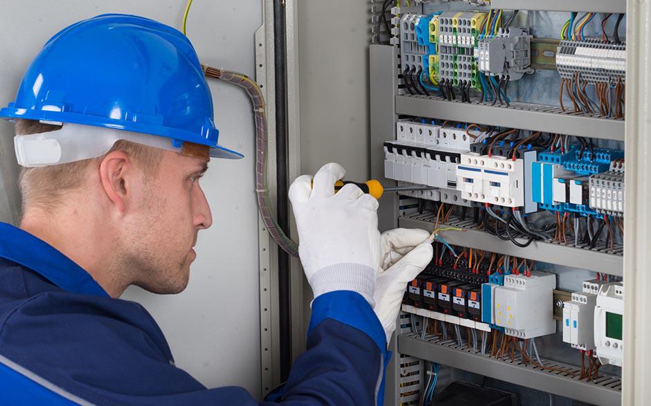 l'électricien Élancourt